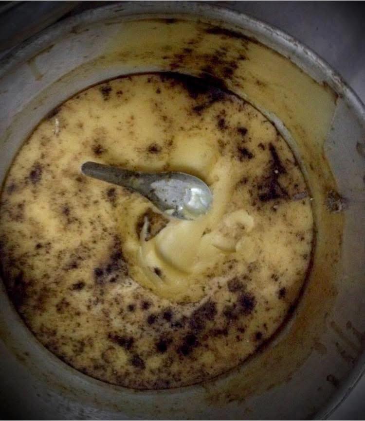 สีผึ้งอาจารย์เณรวิเศษสิงห์คำ